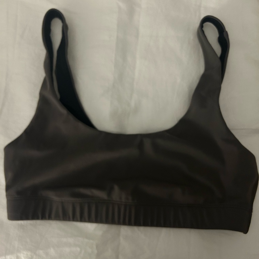 Vuori sports bra - like new